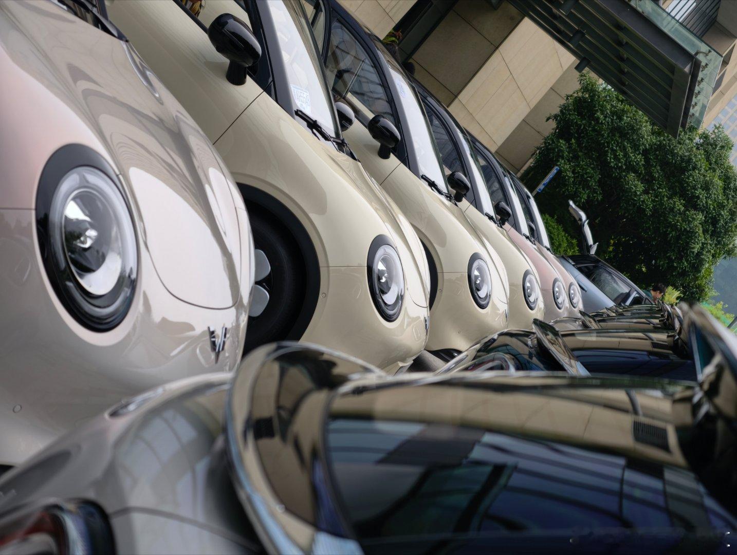 今天开萌萌的大眼睛五菱缤果Pro汽场全开大v聊车