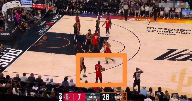 火箭巨星杜兰特真是让人目瞪口呆！在昨天火箭客场挑战太阳的比赛中，当时比赛进行到了