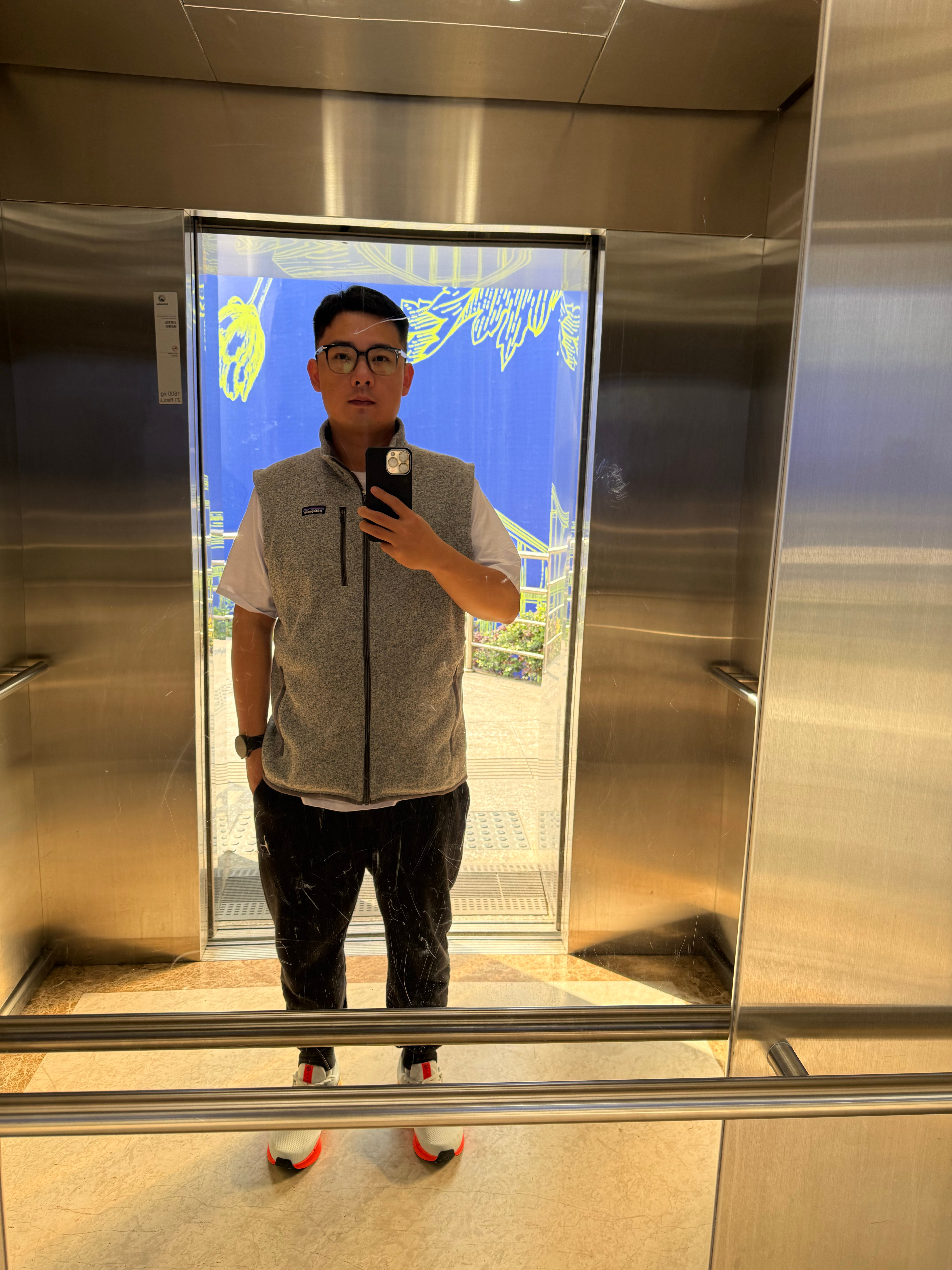 今日没有去游泳，全身酸痛，还是休息一天。继续保持每日地铁接送小孩，每日步数可以自