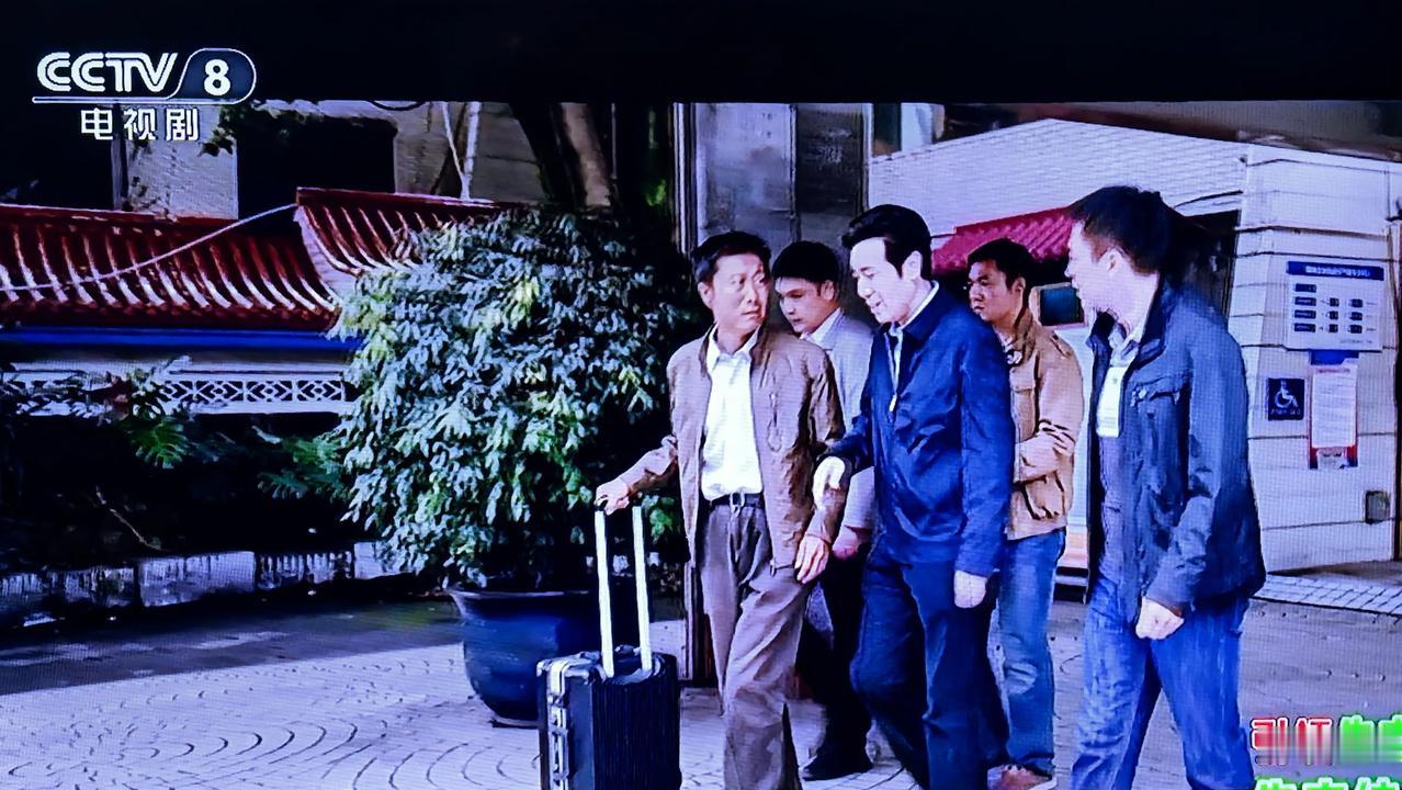 秦总回到中昌培兴在家休息，武英德老师看到电脑上的资讯，第一时间打电话来祝贺。妻子