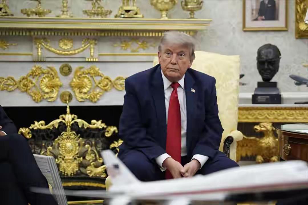 突发！伊朗宣布关闭霍尔木兹海峡，美20 多艘军舰大兵压境，最高领袖誓言为父亲复仇