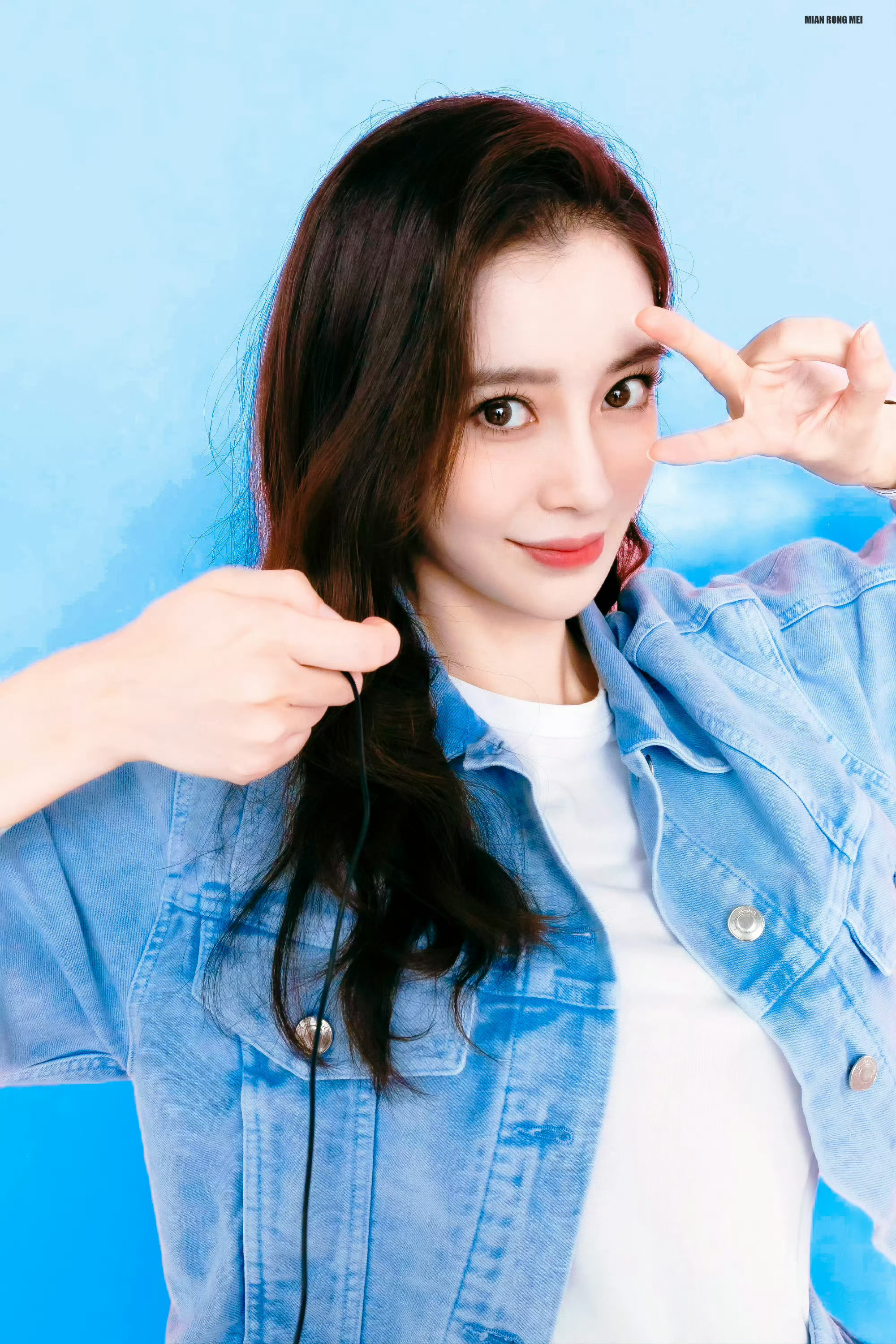 angelababy angelababy “情起一时的喜欢不叫热爱，长久无言的