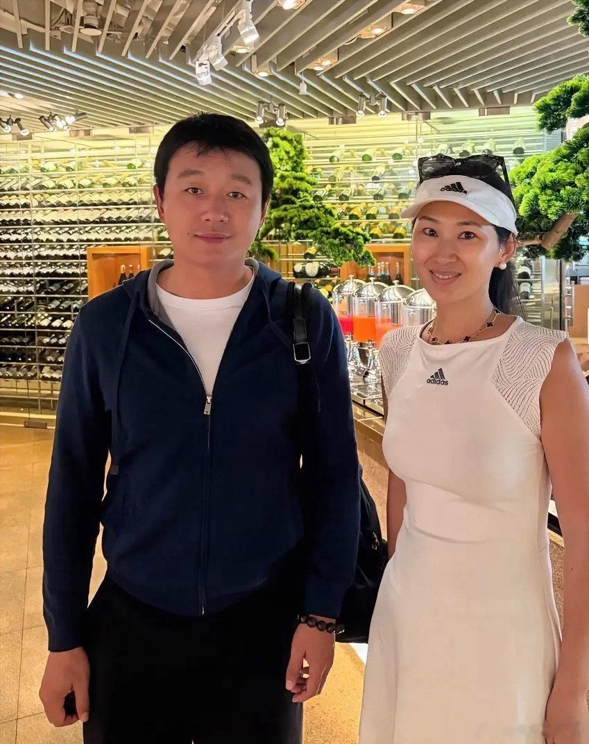 佟大为，应该是娱乐圈中年男明星里，状态维持的最好的那个吧，别看他年轻时长的平平无