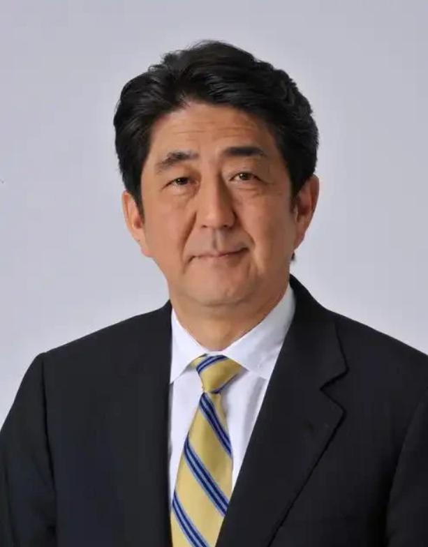 [浮云]当年震惊全球的日本前首相安倍晋三遇刺案，终于要开庭了

三年多前那个夏日