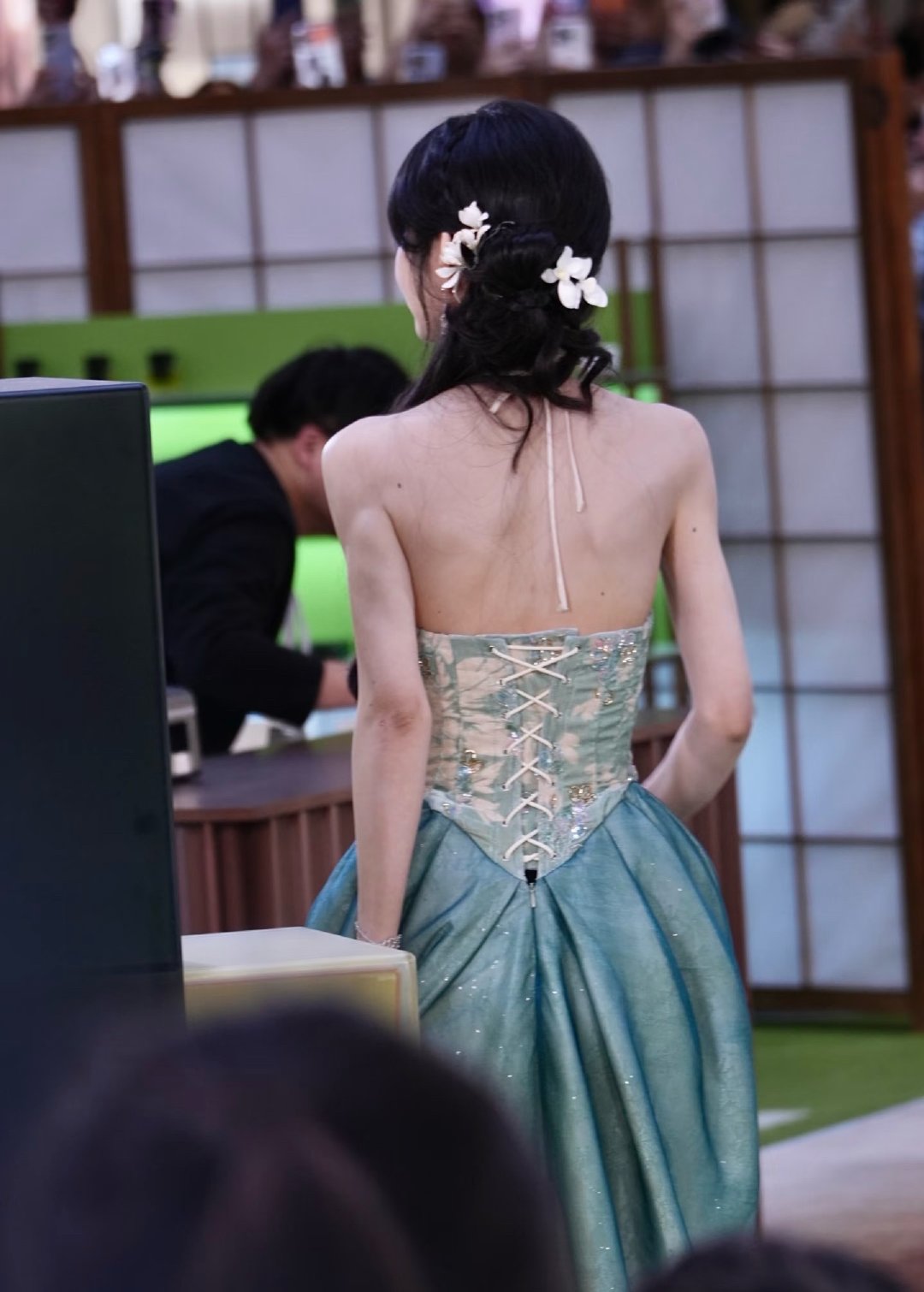 这种又薄又有力量感的背 要练多久才能达到 