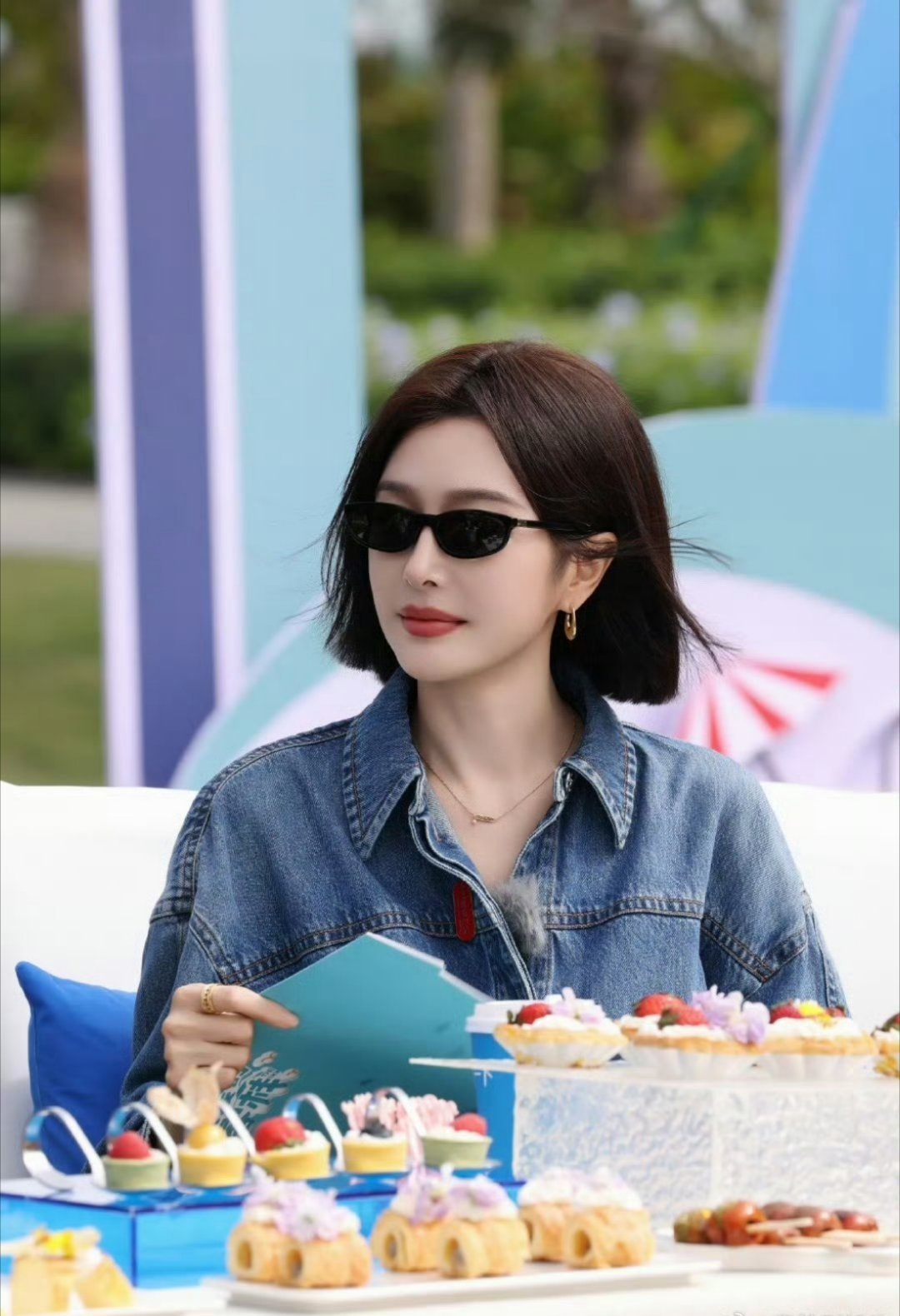 秦岚嗓子动手术但未达预期希望岚姐的嗓子能早日康复！ 