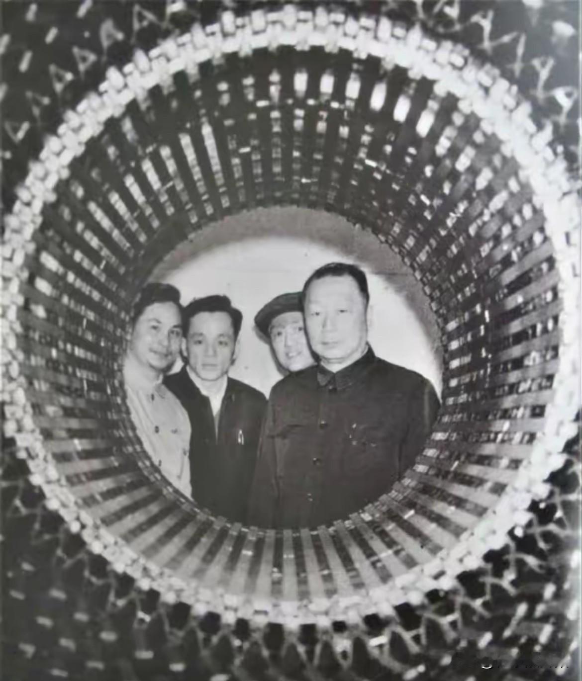 1960年4月，主管国防科技的聂荣臻元帅在上海进行了一系列重要的视察活动，其中就