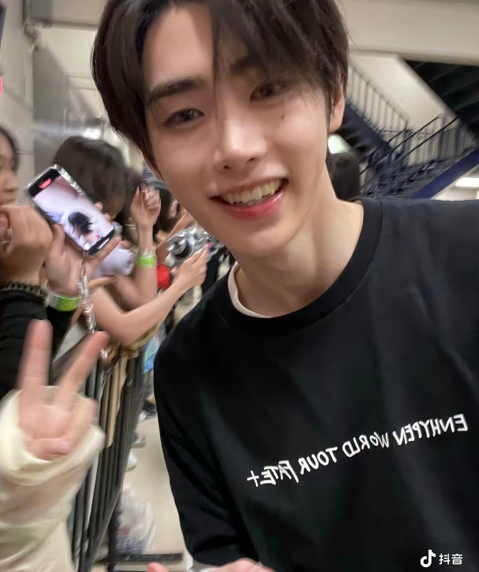 姐妹们放心好了，我只是假装被他迷住，等他认真的时候我再抽身，我有我的节奏。 