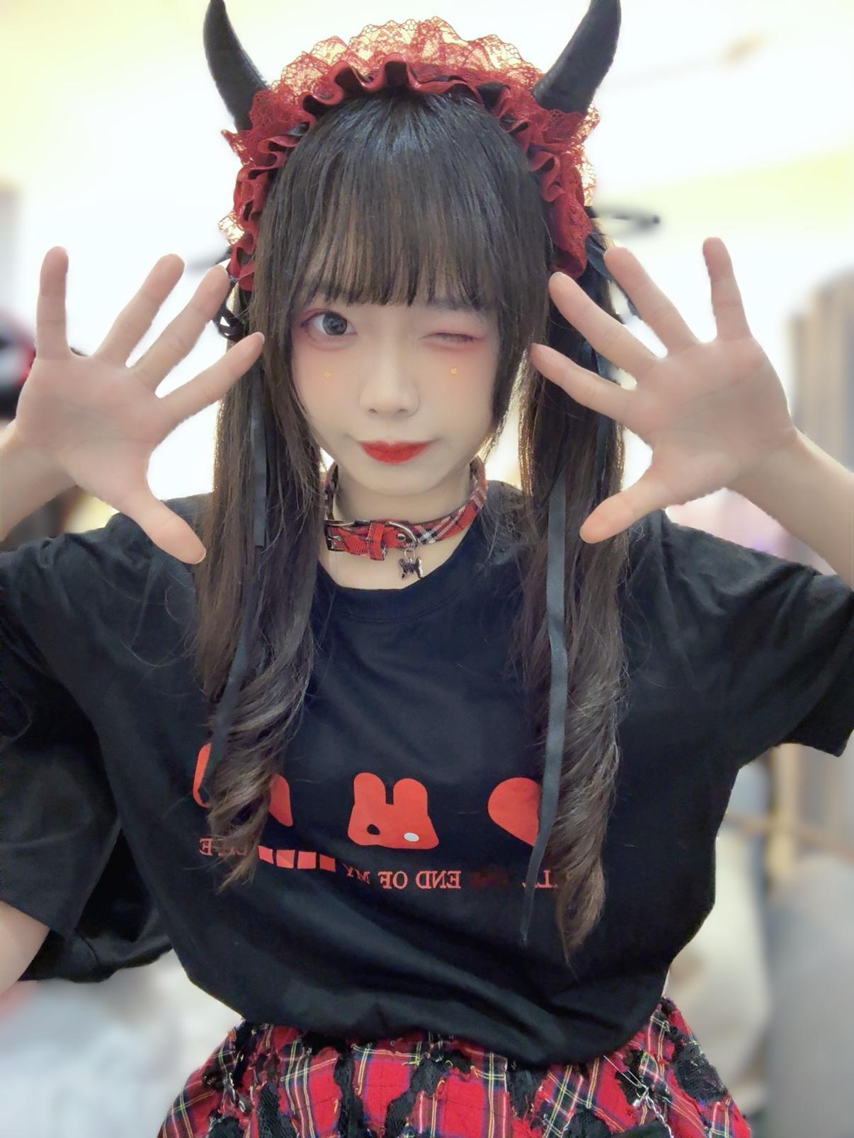 中午好…^›⩊‹^ ੭（想打拼音简写打出来…兜系少女