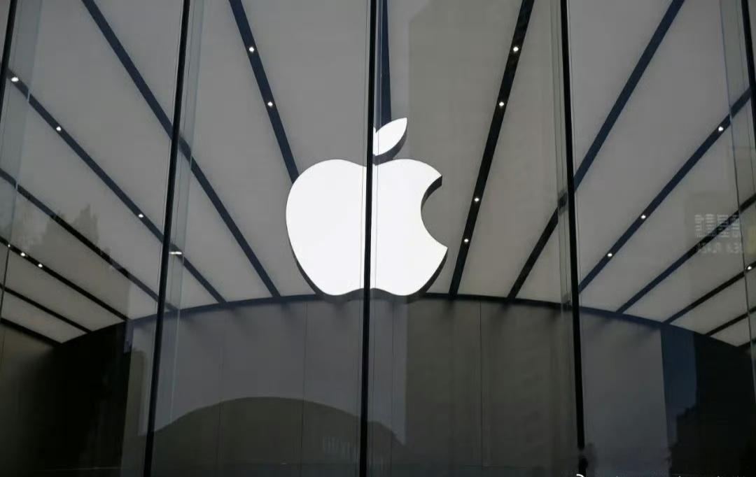 iPhone18Pro成本或涨40%【苹果CEO首秀遭遇成本危机】9月7日报道，