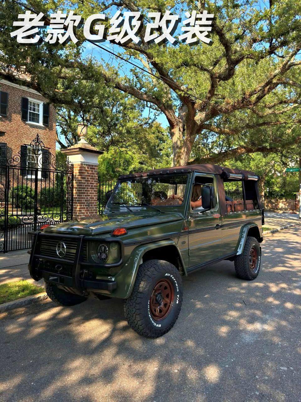 老G的格子呢，优雅的存在，不急不慢
经典W463底盘的敞篷G级，现代车型不会再有