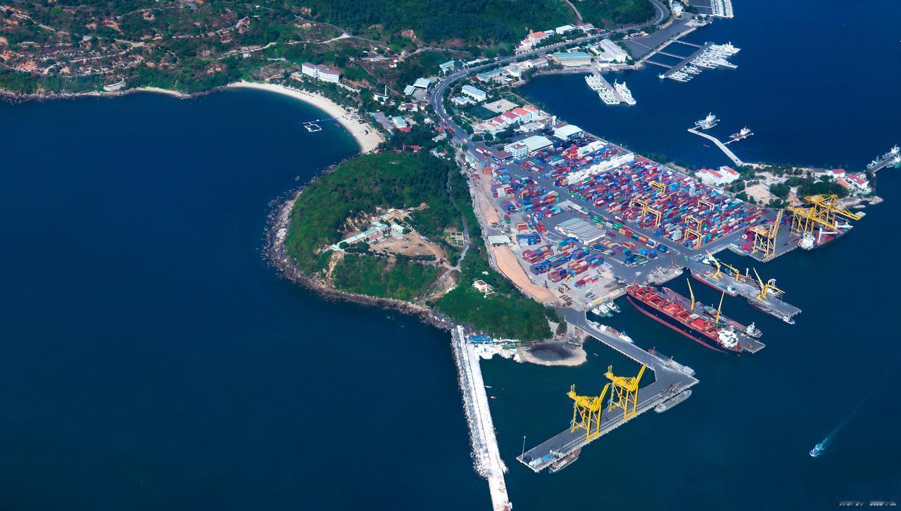 巴拿马港口毁约，我们国家所有的境外投资都应该被我们国家保护，不管是经济制裁，外交