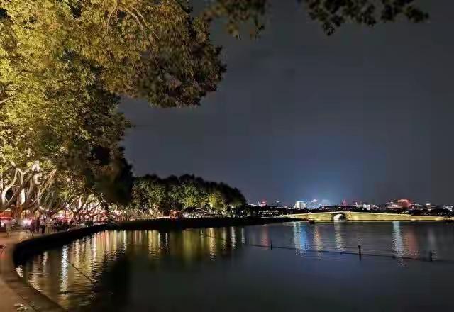 别等明天！斩断过去，你也能成为。这次谈放下，不讲空话，讲清时间、阶段、动作，让人