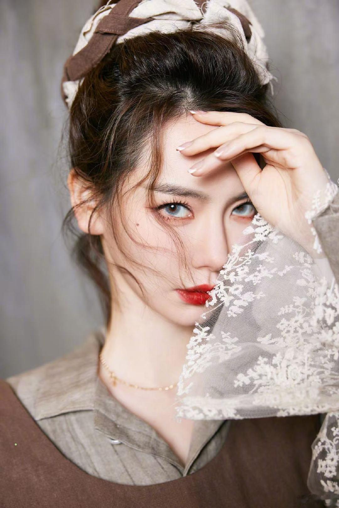 戚薇大侦探演唱会海报戚薇大侦探的旅程永远藏着温暖与惊喜 戚薇大侦探演唱会海报 