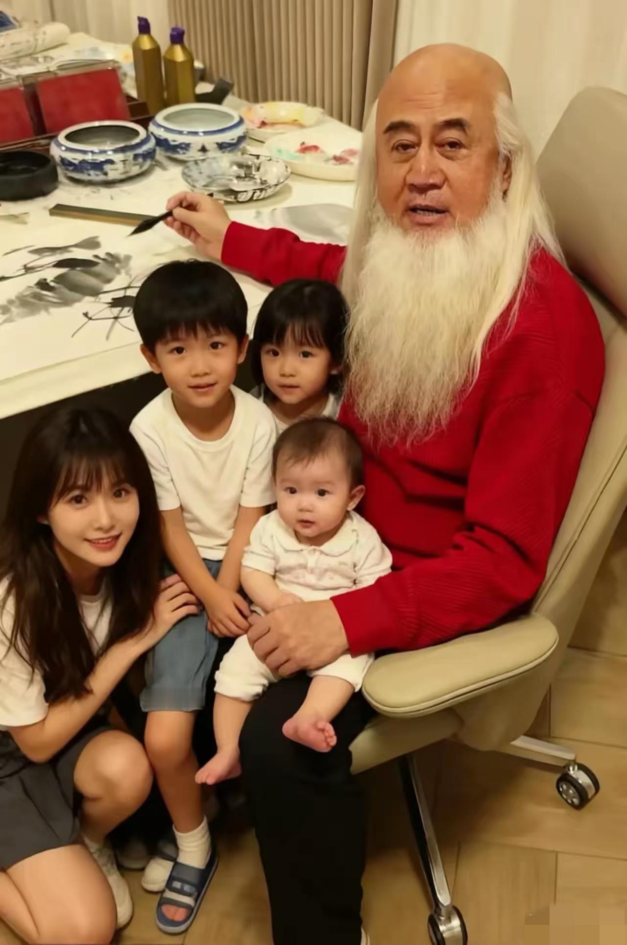 不仔细看的话
是不是以为这位是齐老爷子
看来这位是齐白石的粉丝啊
方清平难道是改