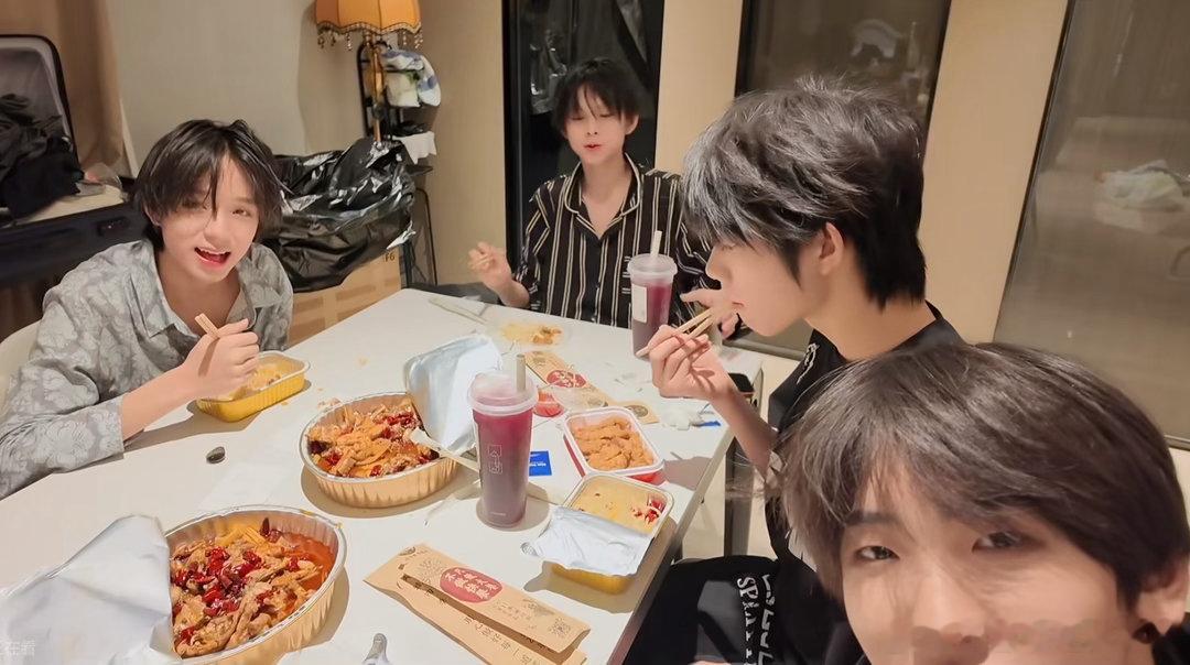 tg橹奇罕恒关系好好一起吃晚饭 