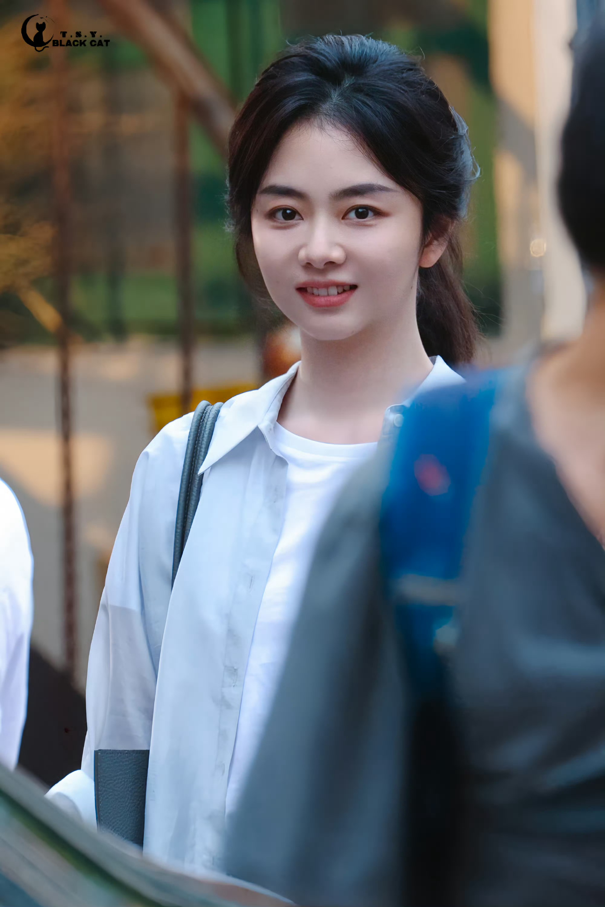 谭松韵谭松韵春禾之上 tsy 谭松韵季三妹我贪恋的人间烟花不偏不倚，恰好是你