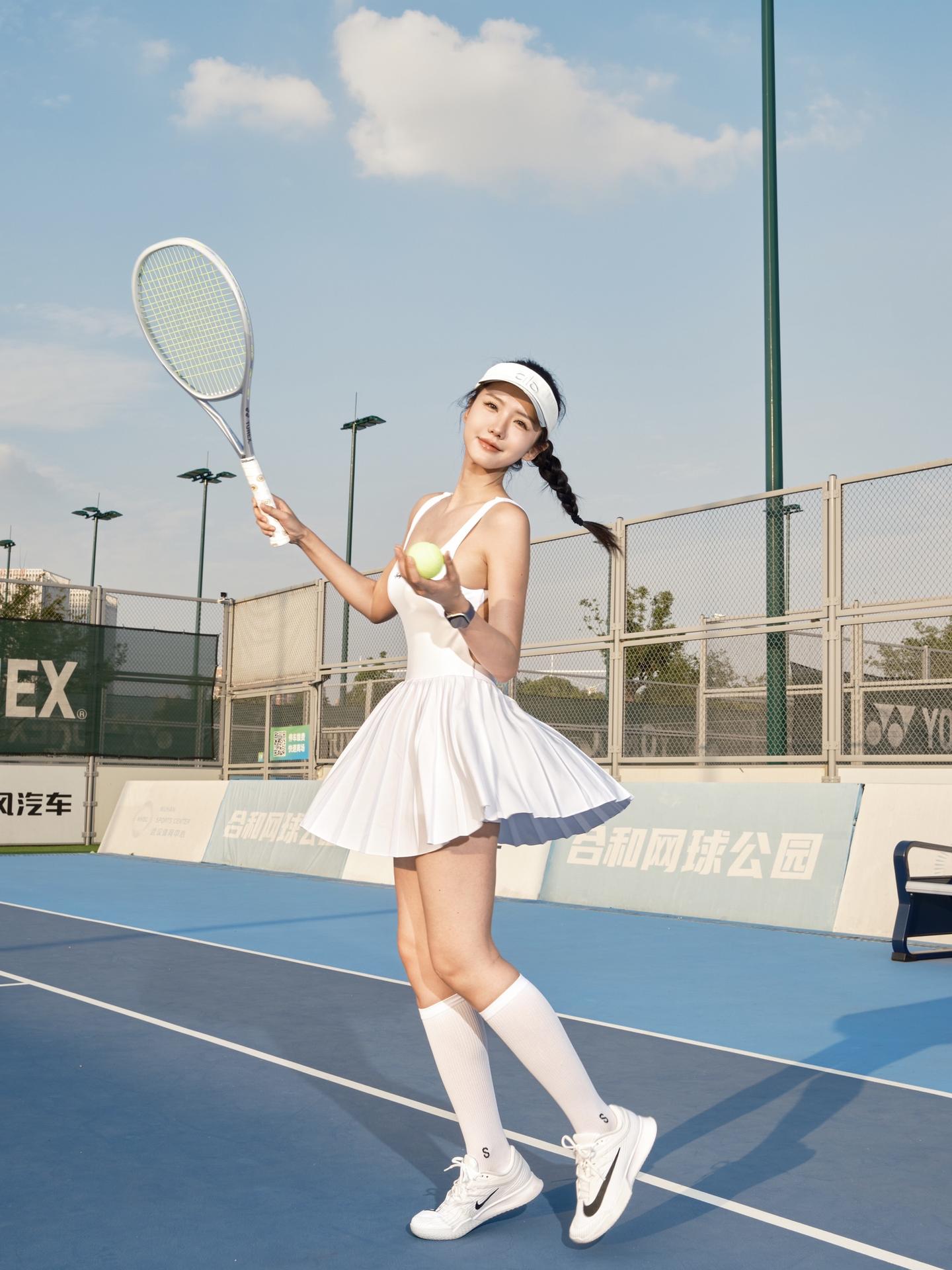 网球🎾女孩。