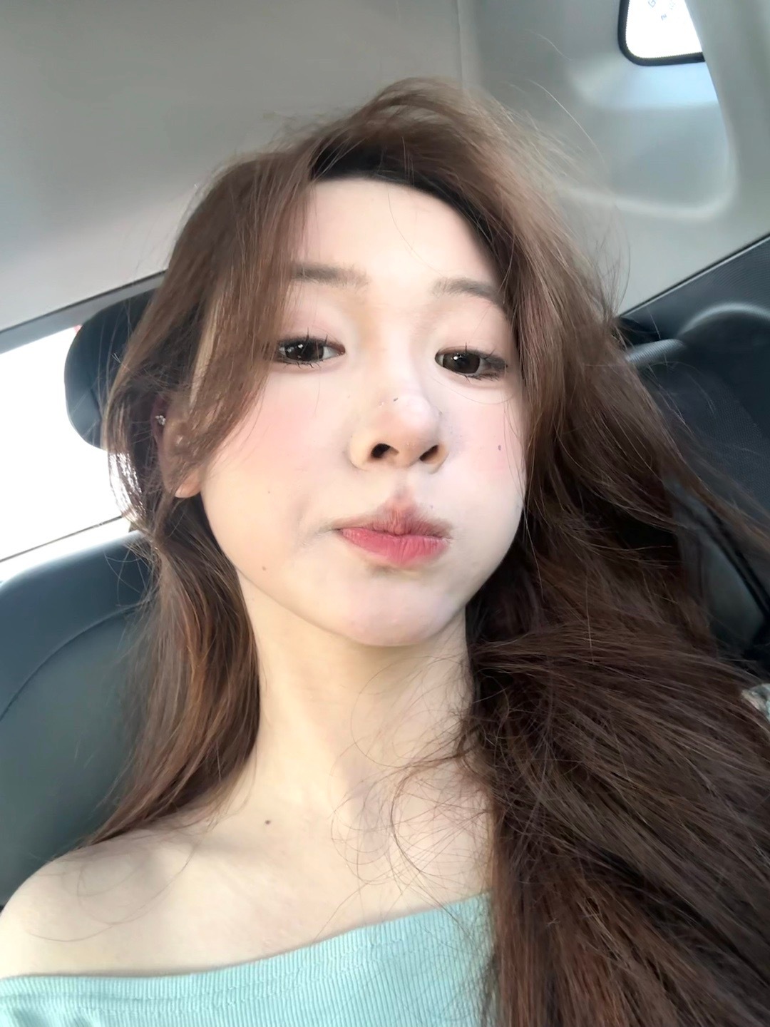 说实话 谁来管管痘痘...看起来还好 是因为选取了实况中间 ​​​