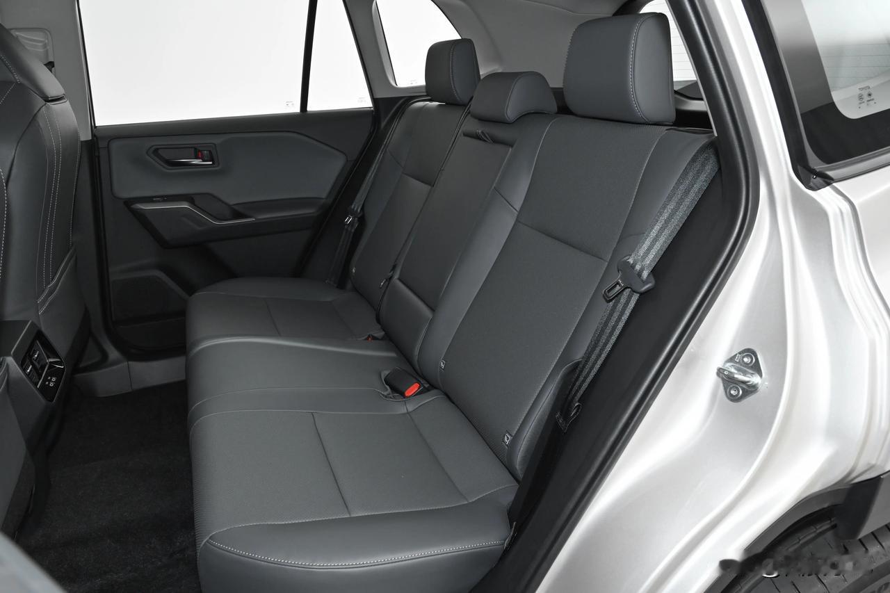 昨天，我和同学开着他的新车去西安周边郊游，说起这款车，他侃侃而谈，和我聊了一路。