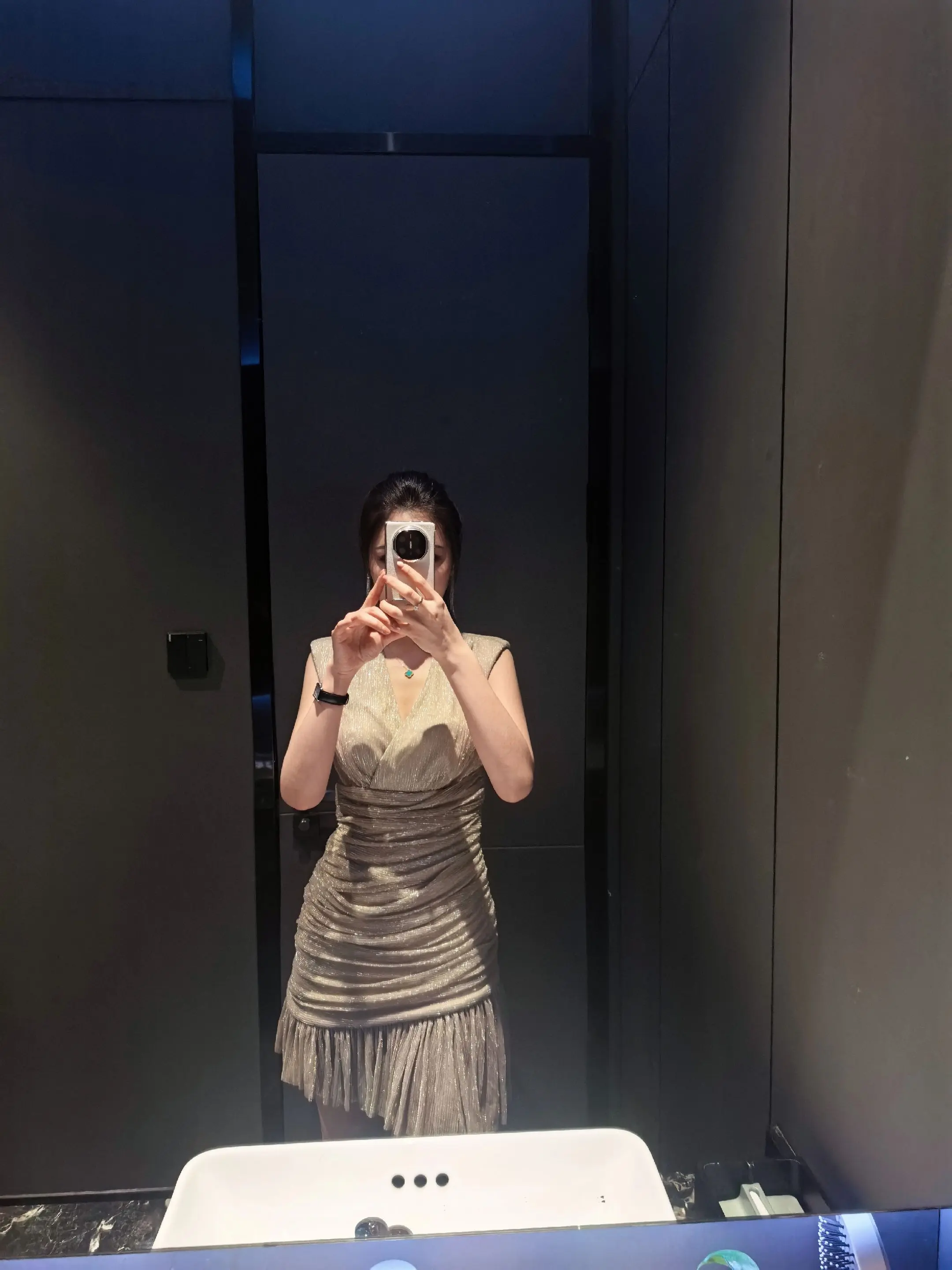 任何关系，你给我真心，我还你值得，你给我距离，我还你分寸。