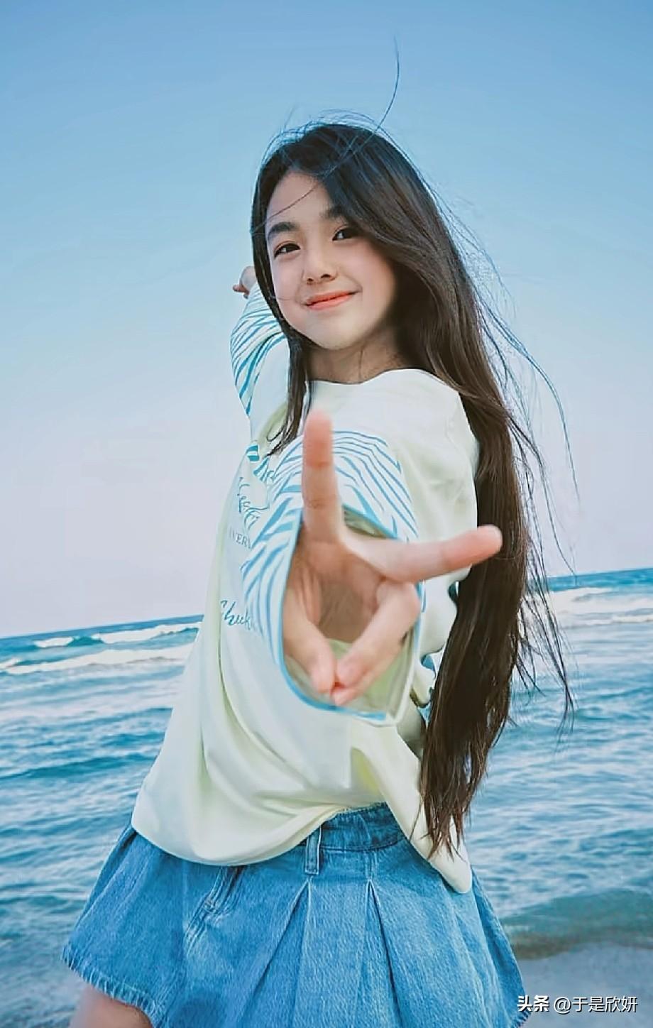 谁的DNA动了！《爸爸去哪儿》里那个软萌到心化的小泡芙，居然已经长这么大了✨
 