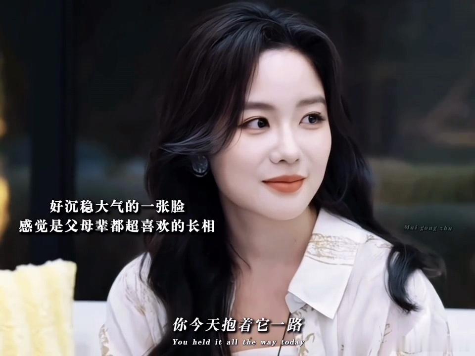 你们两个怎么张嘴说中文在恋综里看到韩剧了谁能想到国产恋综拍出韩式浪漫桥段，抱小狗