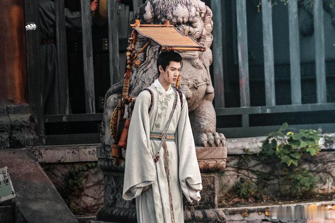 李昀锐路透造型被识别成ai了李昀锐真的是狠狠地长在我的心巴上这真的是帅的很有感觉