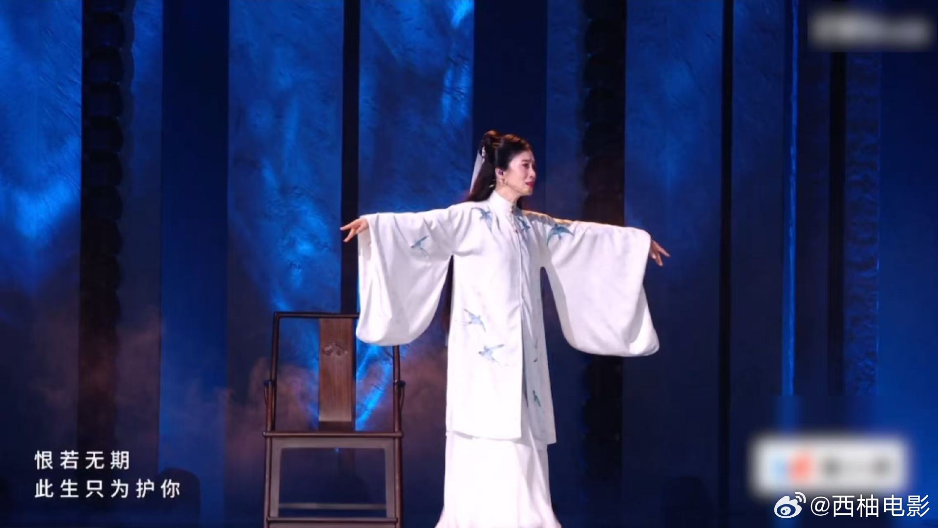 温峥嵘初舞台还原雁回时造型温峥嵘唱了谁的意难平一亮相就是回忆杀！温峥嵘把雁回时的