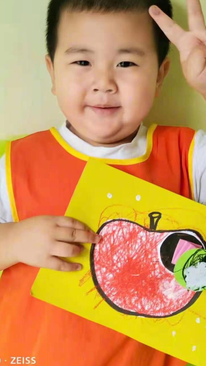 无忧无虑的喜欢玩，我天真可爱，偶尔坏坏，我要做个快乐的小孩。