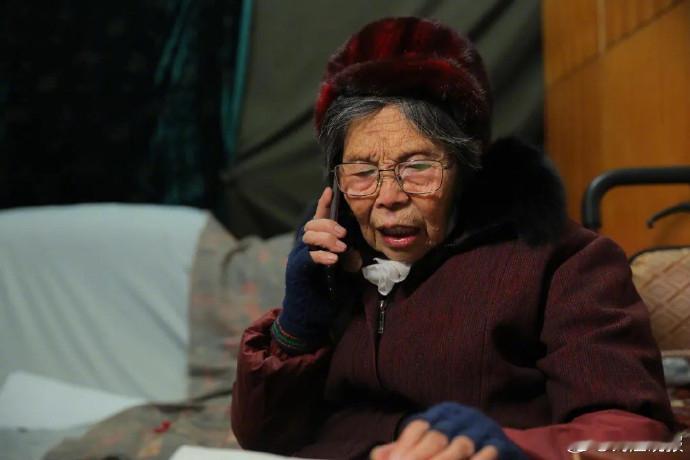 96岁奶奶回应10年还清2077万债 厂房卖掉抵不少债，剩下的是零头  实际是欠