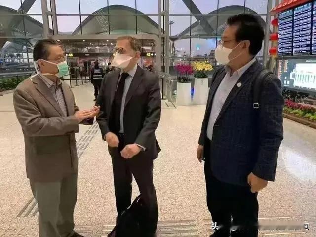 面对“吓怕了”的美国民众，从中国回去的美国“病毒猎手”利普金教授，搬出了中国作业