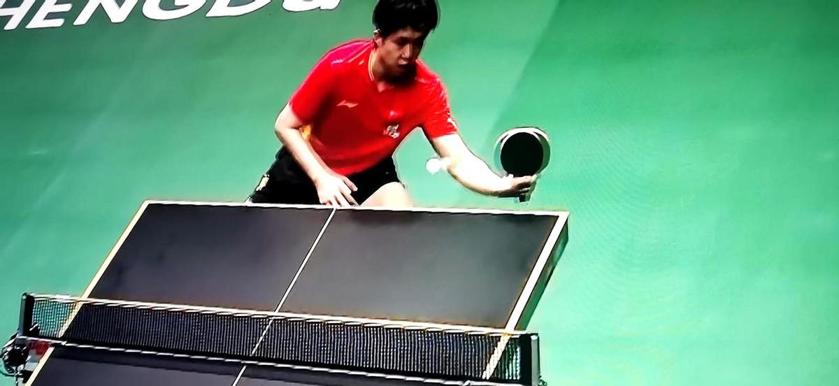 王楚钦打的写意埃及女孩羡慕不已

他打球跟砍瓜切菜似的特别潇洒，埃及队女队员都羡