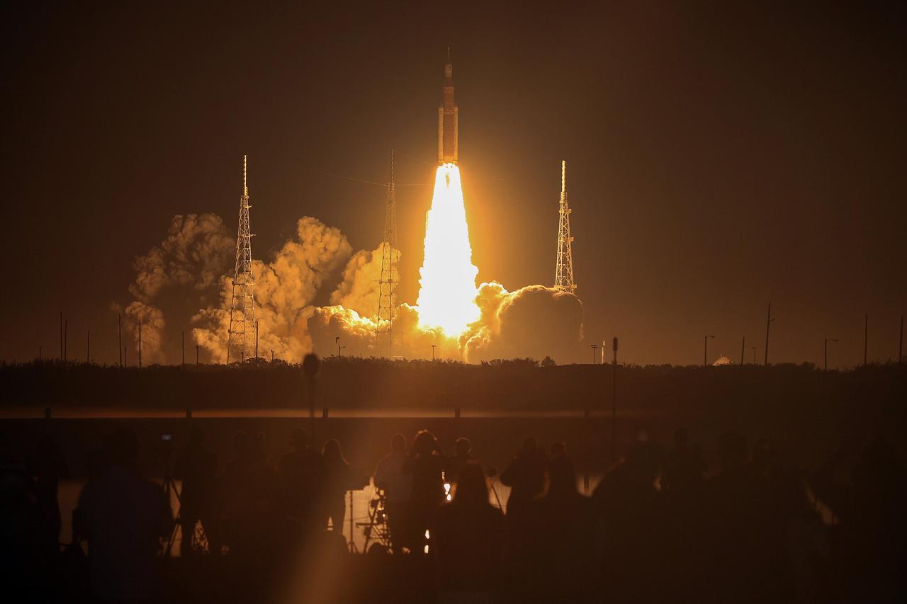 NASA深夜官宣，人类时隔53年重返月球再归来，背后隐患却藏不住

深夜NASA