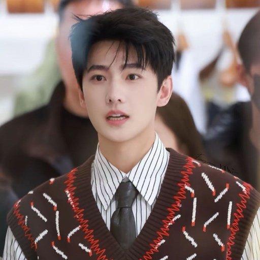 知名娱记刘大锤爆料完张凌赫和白鹿的感情状态，又来曝另一男星的感情状态了，这次爆料