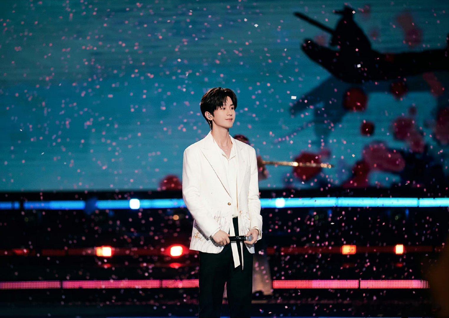 成毅践行“先做人再演戏”，从司凤到李莲花，用细腻演技传递角色温度，低调又有力量。