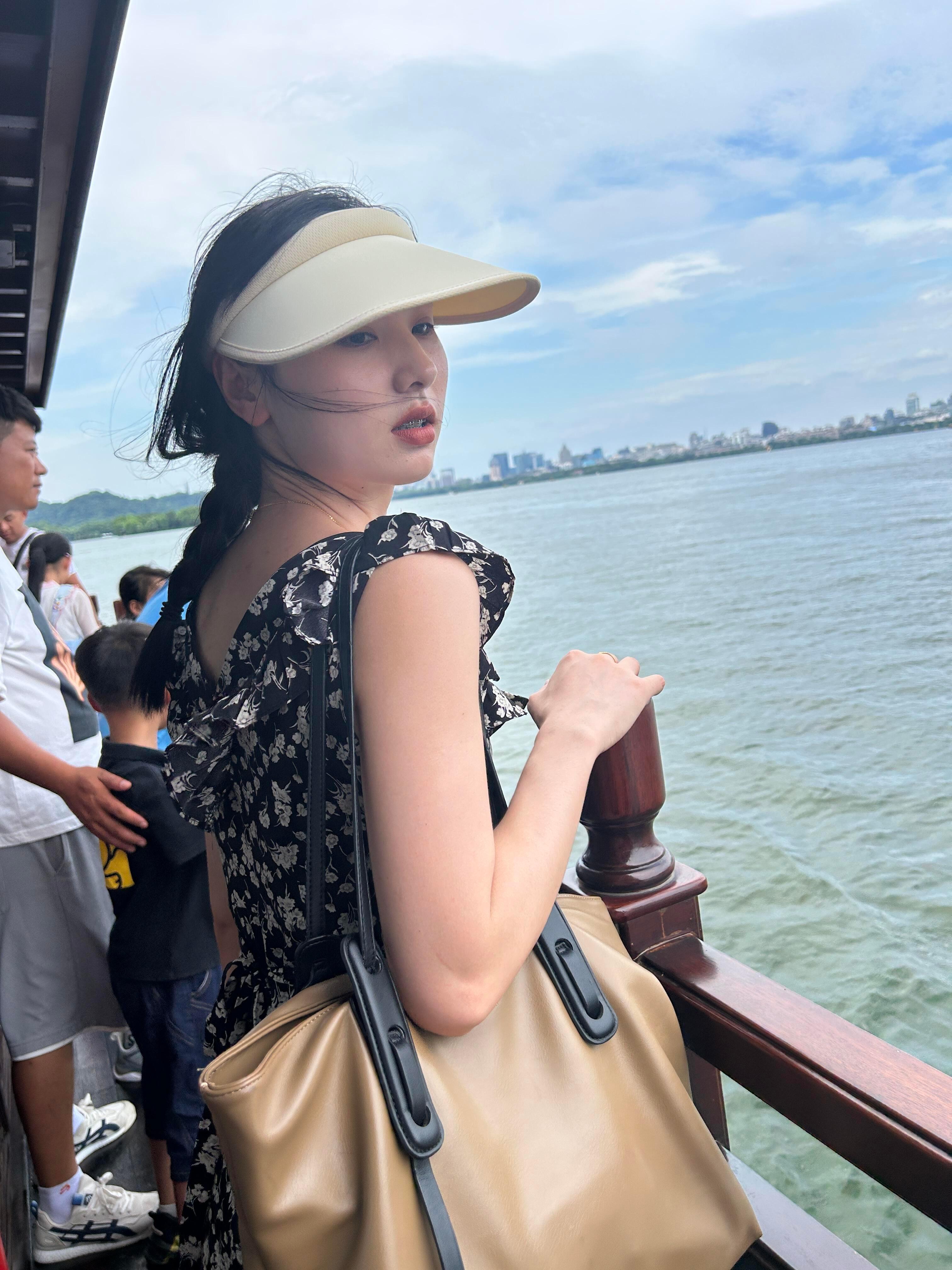 挺多人说像刘亦菲，像不像啊🤔 ​​​