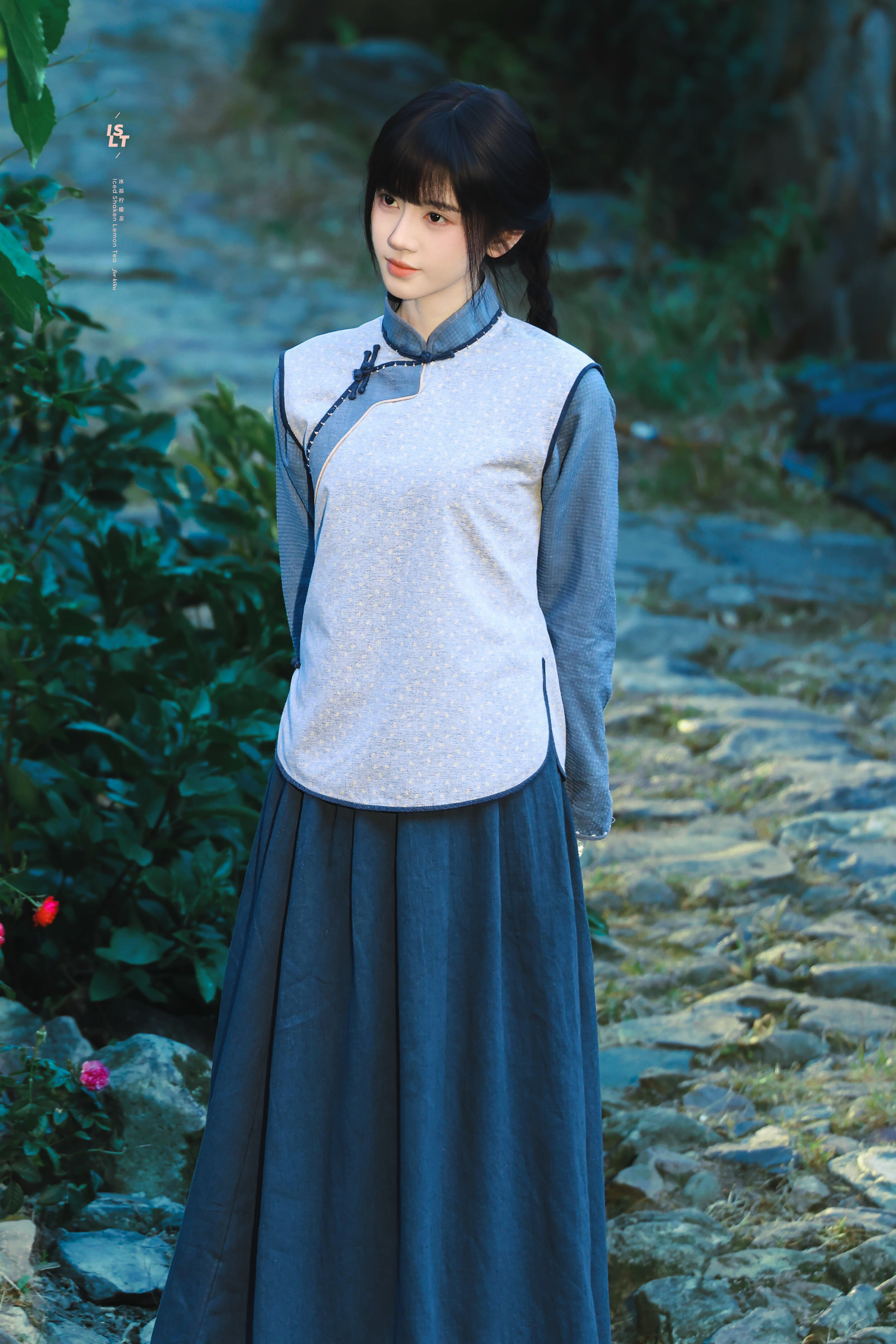 鞠婧祎姜黎非 jjy鞠婧祎千香 你如花瓣 随着清风，红尘里荡漾，朦胧月色之下我，
