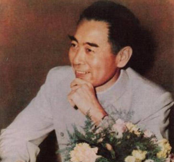 [太阳]1953年的一天，周总理听说他曾经的“妻子”范桂霞来北京了，当即以邓颖超
