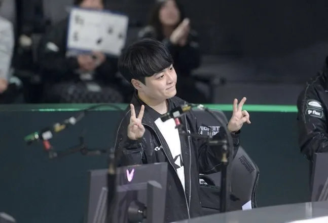 韩媒发布DK中单ShowMaker选手休赛期采访视频，其中许哥聊到了亚运会。Sh