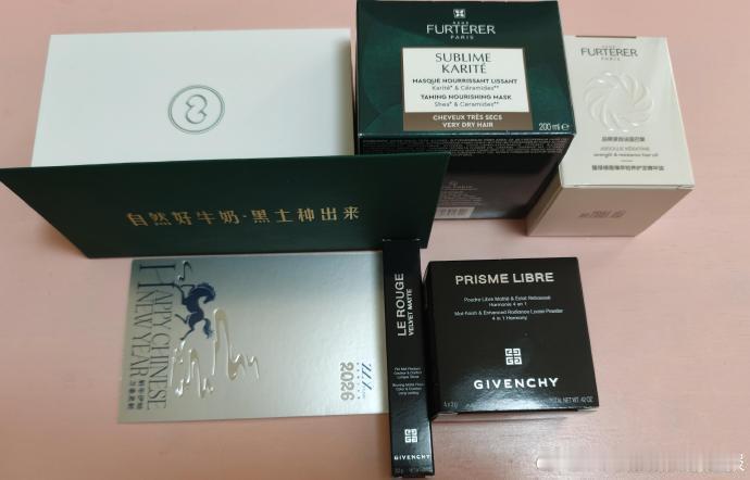 赵丽颖工作室马年礼盒赵丽颖工作室新年礼物 赵丽颖工作室的新年马年礼盒，还是熟悉的