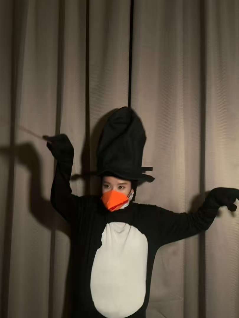 谁能认出这是卢昱晓卢昱晓让给表情包配个文字卢昱晓太搞笑了哈哈 ​​​