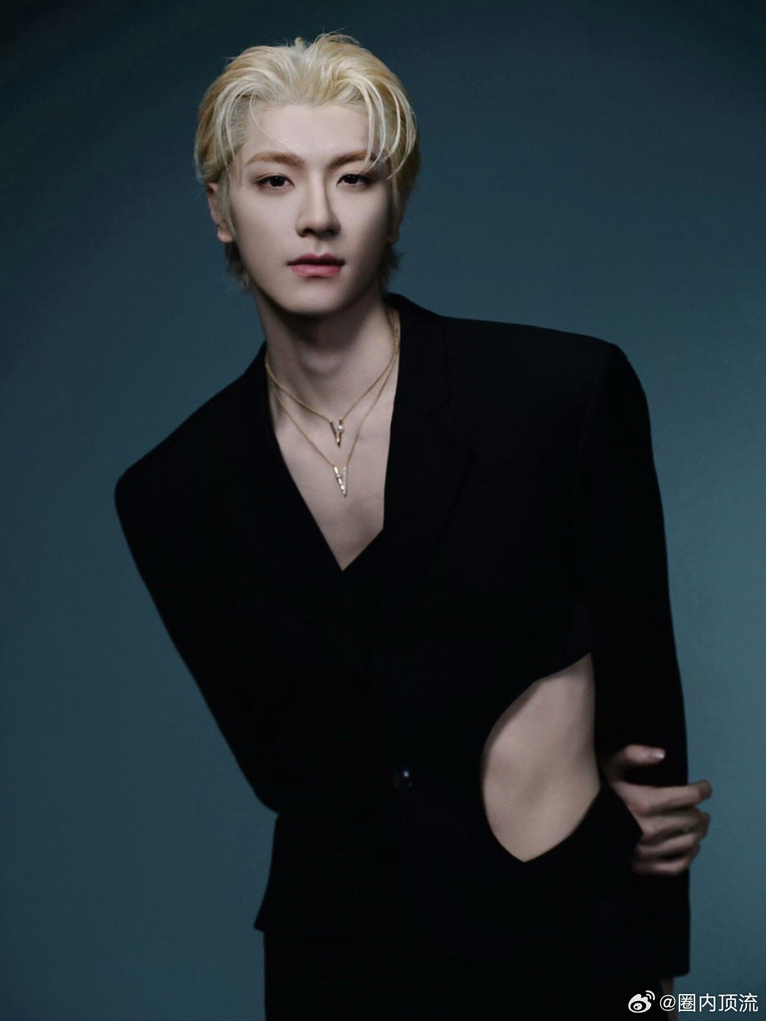 林一勾引谁呢林一真空漏腰西装 林一真空漏腰西装，勾引谁呢