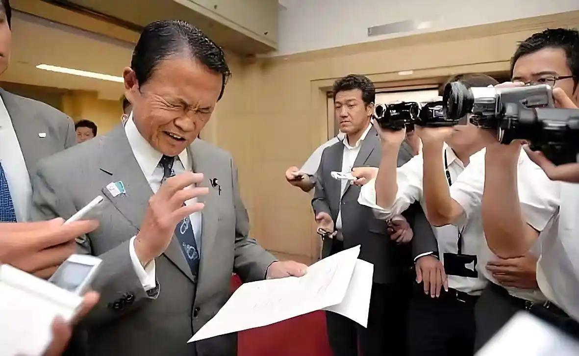 细数日本政客，就数麻生太郎最反华！而他的反华是有遗传的，他的曾祖父麻生太吉就是死