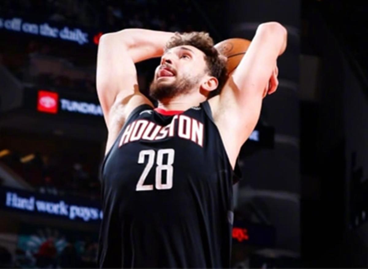 火箭半场63-56反超步行者，谢泼德终于兑现期望
北京时间2月3日，火箭一度46