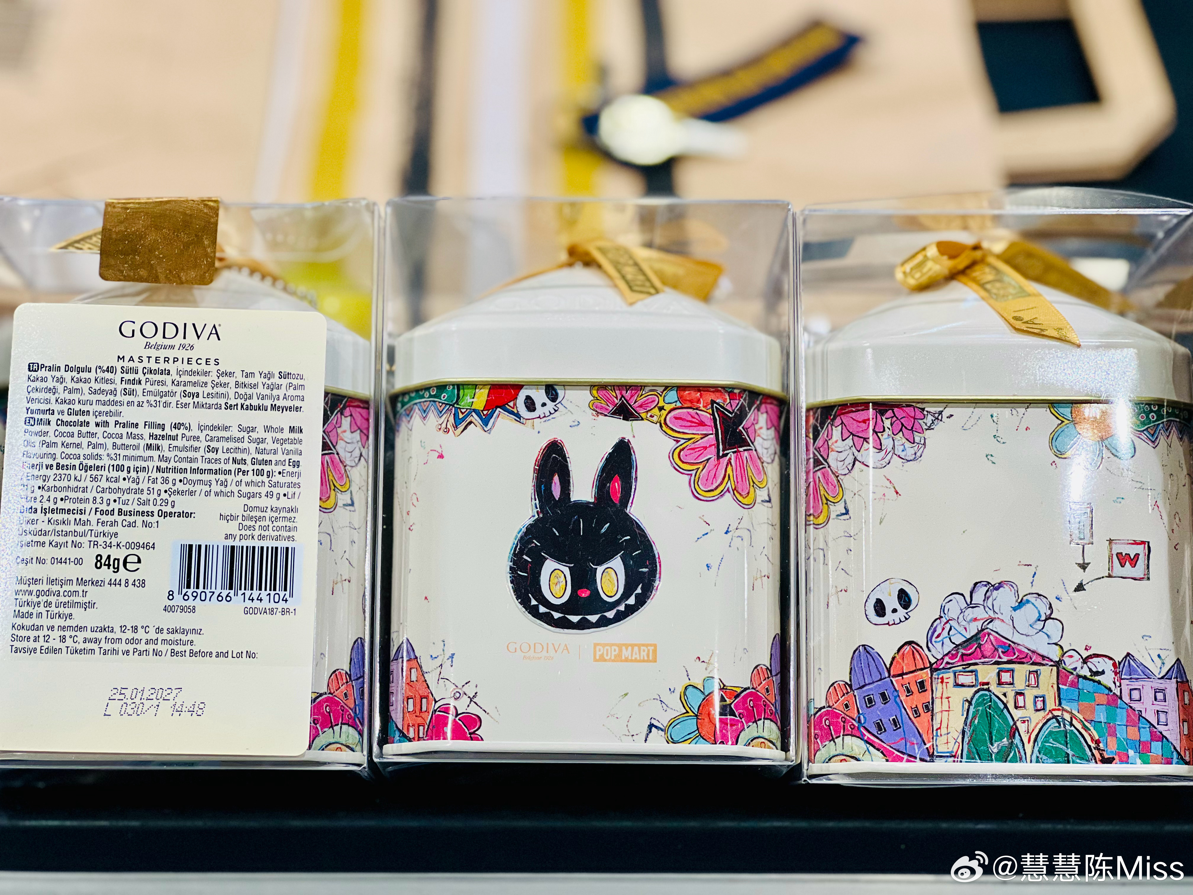 在超市发现了这个Godiva和Pop Mart推出的艺术联名系列🍫。售价650