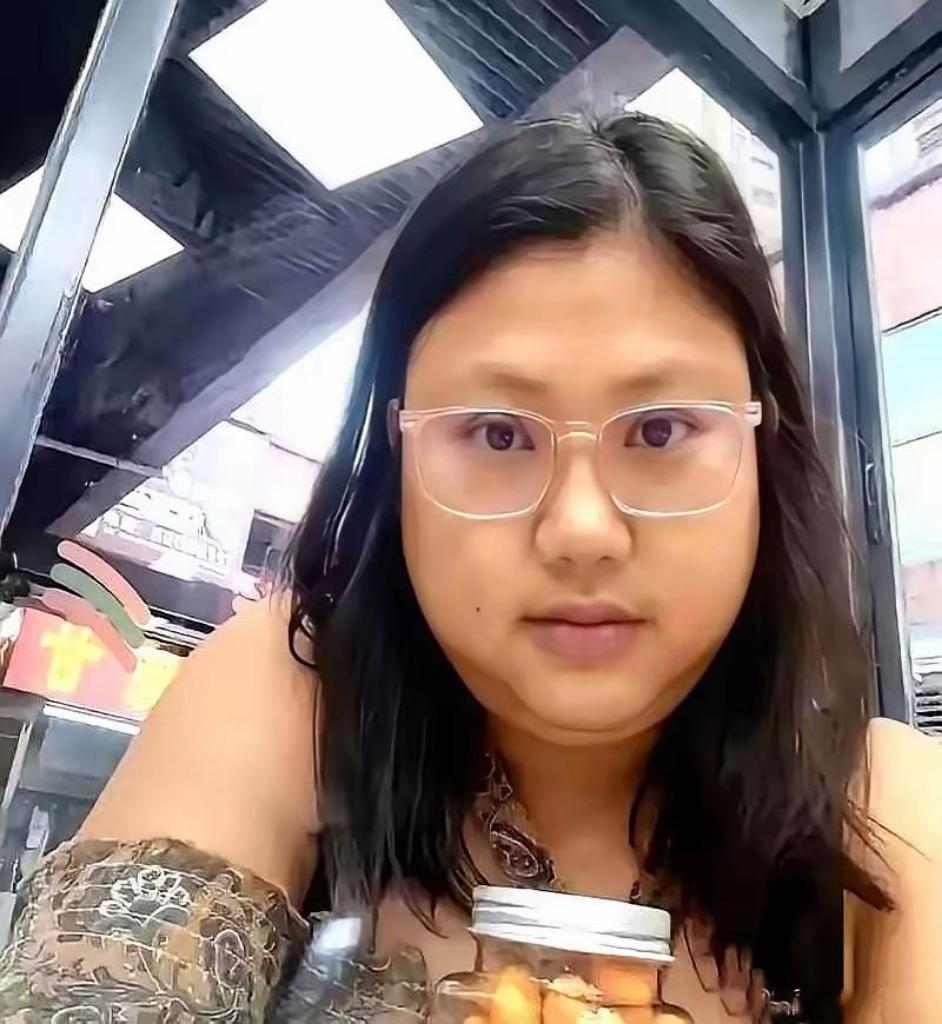 大半夜刷到广东中山一位女生的征婚帖，差点惊掉手机！

30岁女生，身高156cm