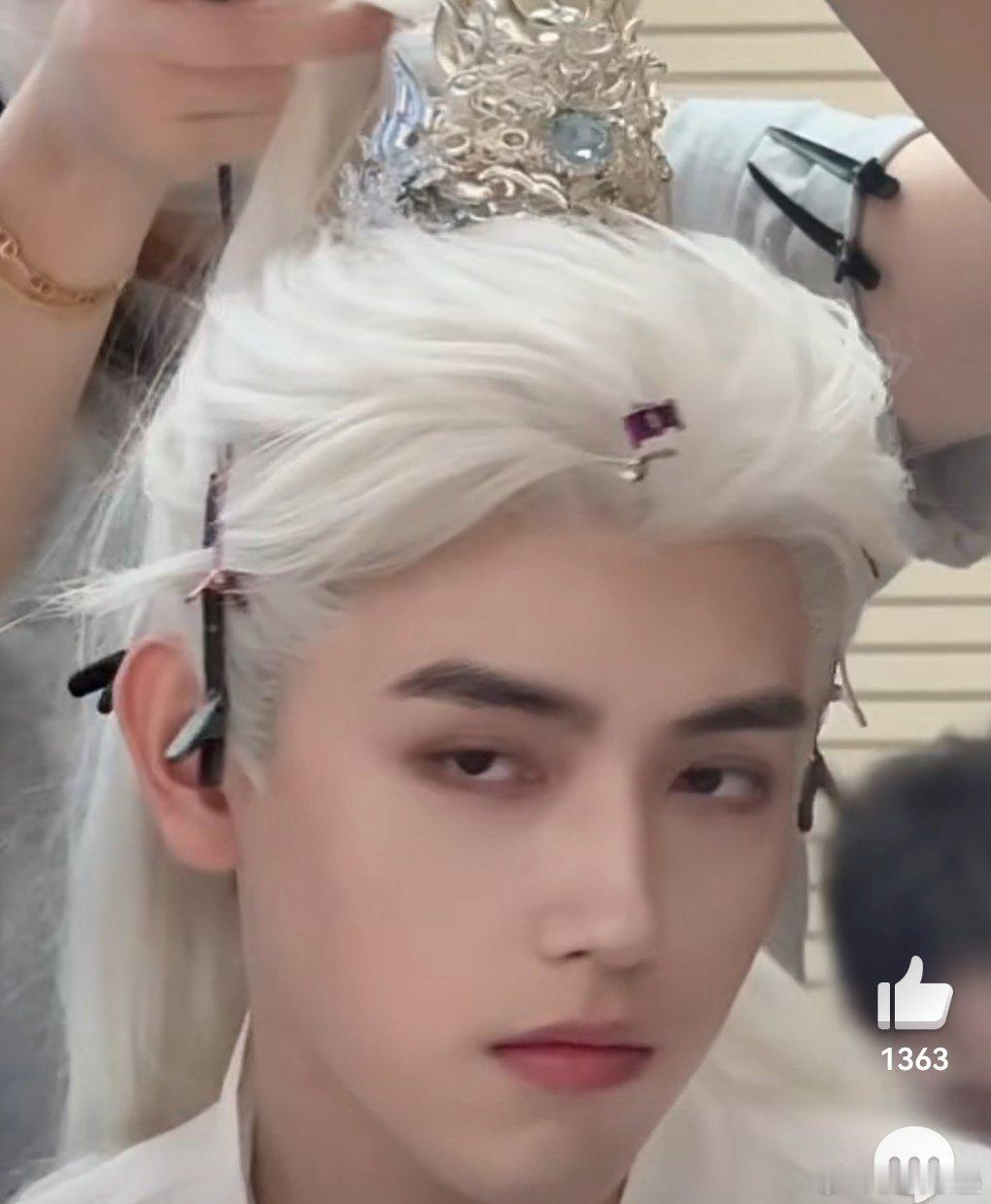 很难评但就是自恋油浮得呼之欲出的男人 ​​​