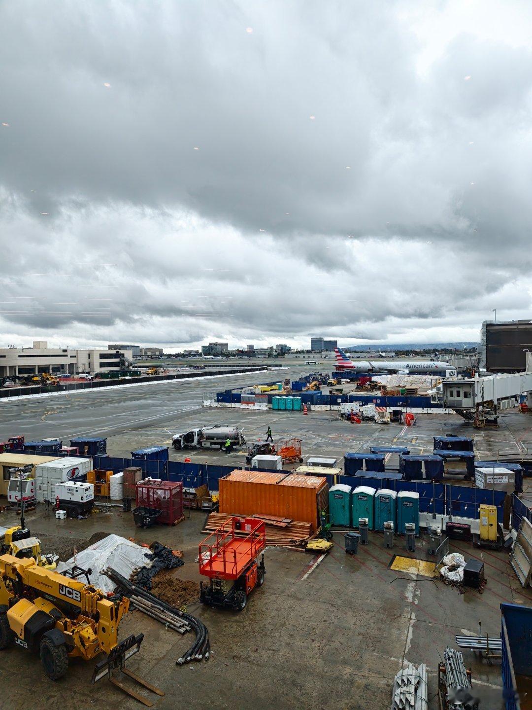 刚下了大雨 美国·洛杉矶国际机场
