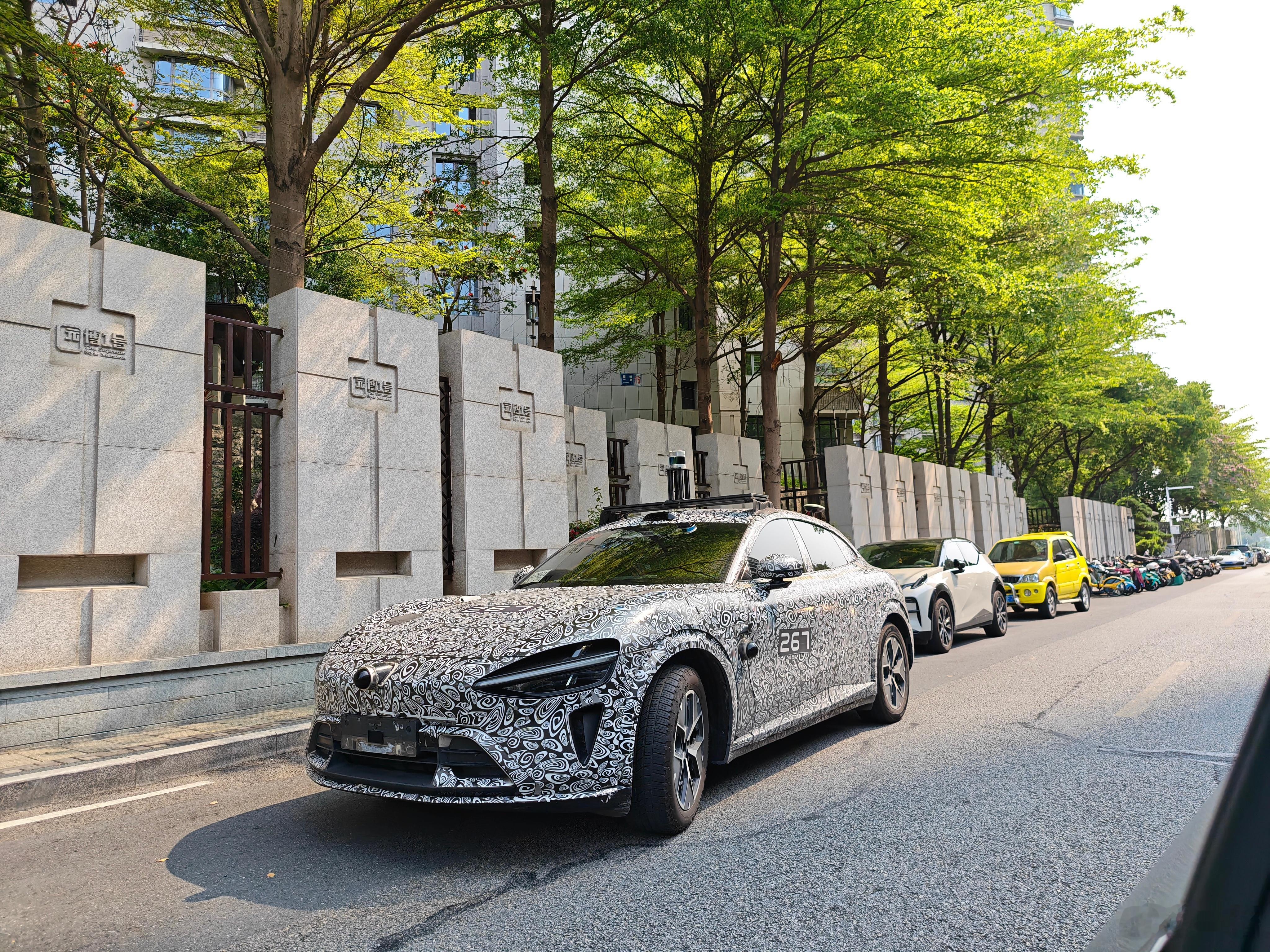 遇到一辆小米 YU7 测试车